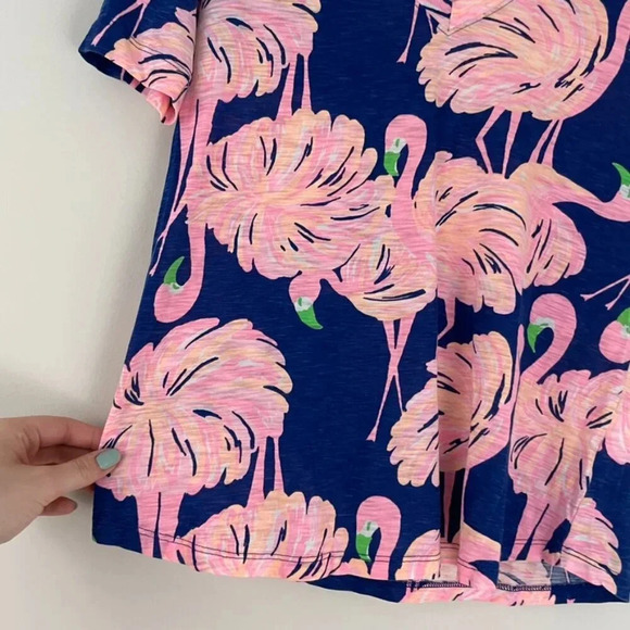 Lilly Pulitzer Ida V Neck T-Shirt in Gimme Some Leg Flamingo Size XS - Picture 5 of 6
